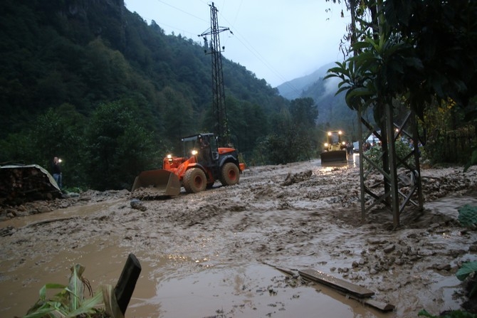 Rize'de Heyelan. Ayder Yaylası Ulaşıma Kapandı galerisi resim 3