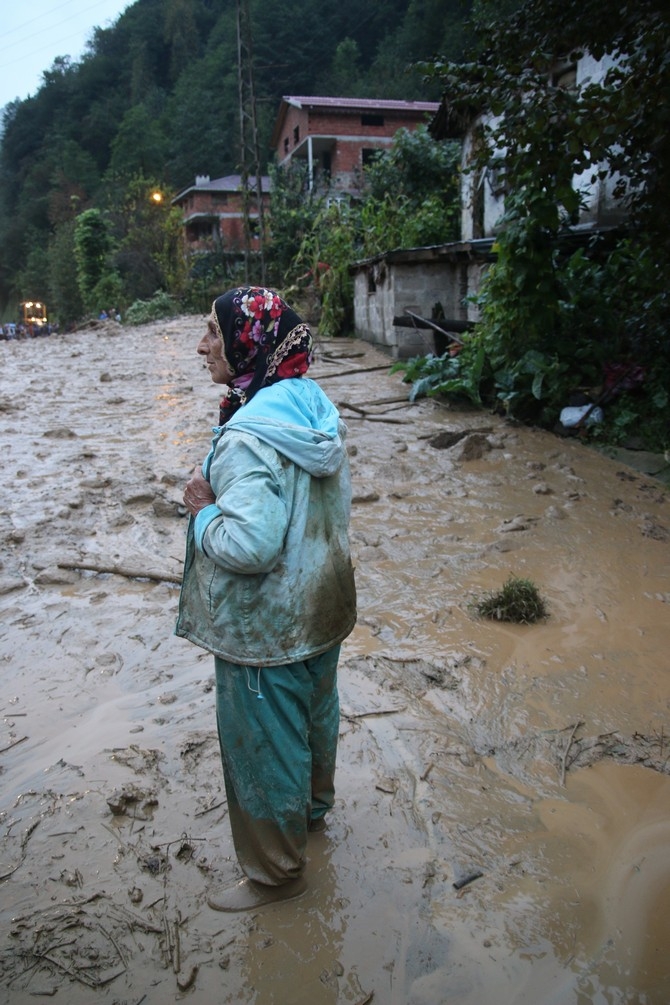 Rize'de Heyelan. Ayder Yaylası Ulaşıma Kapandı galerisi resim 5