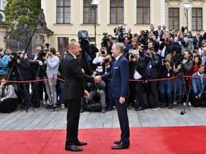 Aliyev, Avrupa Siyasi Topluluğu Zirvesi’ne Katılmak Üzere Prag Kalesi’nde