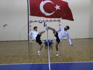 Üstü Üste Türkiye Şampiyonu Olan Ayak Tenisi Takımı, Dünya Şampiyonası’na Hazırlanıyor