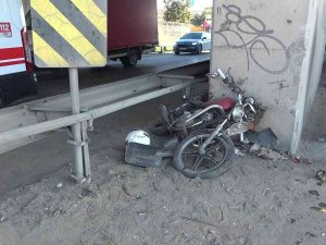 Tuzla’da Kaza Yaparak Savrulan Aracın Çarptığı Motosikletli Ağır Yaralandı