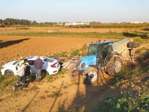 Yalova’da Çarpışan Traktör Ve Otomobil Enstitü Bahçesine Uçtu: 1 Yaralı