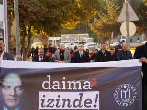 Belediye Çalışanları Atatürk’ü Anmak İçin Cumhuriyet Meydanı’na Kadar Yürüdü