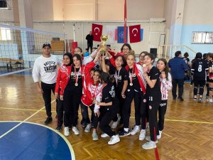 Adana Genç İ̇ş Adamları Derneği Ortaokulu Adana Şampiyonu