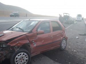 Karaman’da İki Otomobil Çarpıştı: 7 Yaralı