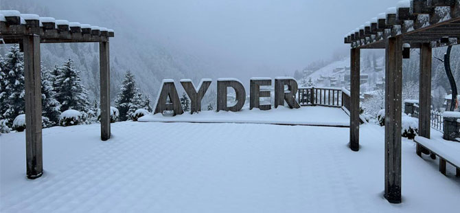 Ayder'de kar festivalinin hazırlıkları taşıma karla devam ediyor