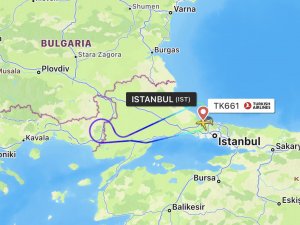 Tunuslu Yolcu Hareket Halinde Olan Uçaktaki Kabin Memuruna Saldırdı