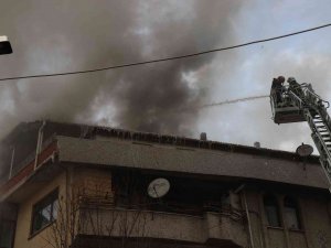 Sakarya’da Mahalleliyi Sokağa Döken Yangın: Ekipler Seferber Oldu