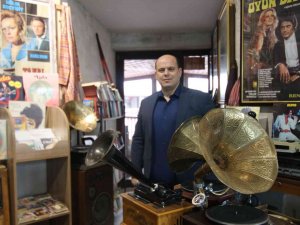 Kırşehir Zanaatkarlar Çarşısında Plaklar Ve Eski Radyolar Satış Rekoru Kırdı