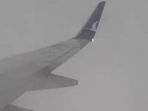 Antalya’da Uçağa Yıldırım İsabet Etti, O Anlar Kameraya Yansıdı
