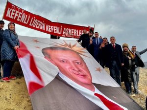 Osmanlı Ocakları, Cumhurbaşkanı Erdoğan’ı Söğüt’te ‘Kefenli Liderin Kefenli Askerleriyiz’ Pankartıyla Karşıladı
