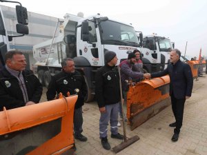 İ̇negöl Belediyesi Ekipleri Kar Yağışına Hazır