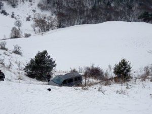 Kar Yağışı Ve Buzlanma Kazaya Neden Oldu: 1 Ölü, 3 Yaralı