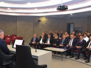 Vali Elban: "Geleceğimizi Kendi Ellerimizle Karartmamalıyız"