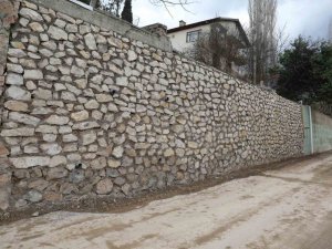 Fatih Mahallesi’ndeki Hasarlı İstinat Duvarını Tamamen Yenilendi