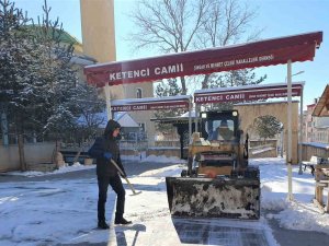 Bayburt Belediyesinin Kar Mesaisi Aralıksız Devam Ediyor