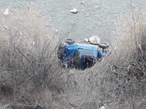 Artvin’de Otomobil Dereye Düştü: 1 Ölü, 1 Yaralı