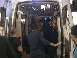 Depremde Yaralanan 1’i Çocuk 4 Kişi Ambulans Uçakla Ankara’ya Getirildi.
