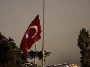 7 Günlük Milli Yasın Ardından Bursa’da Bayraklar Yarıya İndi