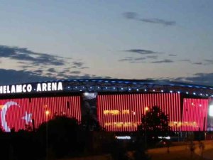 Ghelamco Arena, Türk Bayrağı İle Işıklandırıldı