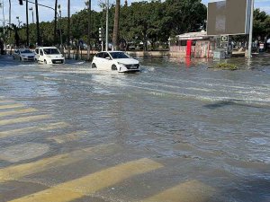 Depremin Vurduğu Hatay İ̇skenderun’da Deniz Seviyesi Yükselmeye Başladı