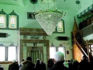 Cemaat Dua Ederken Depreme Yakalandı
