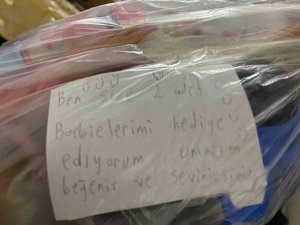 Afet Bölgesine Yardım Göndermek İsteyen Küçük Kızın Notu Yürekleri Isıttı