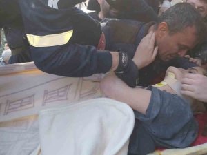 Eskişehir’den Giden Arama Kurtarma Ekipleri Antakya’da Enkaz Altından 2 Kişiyi Kurtardı