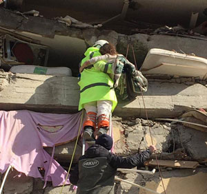 Rizeli madenciler Kahramanmaraş'ta 11 kişiyi enkazdan kurtardı