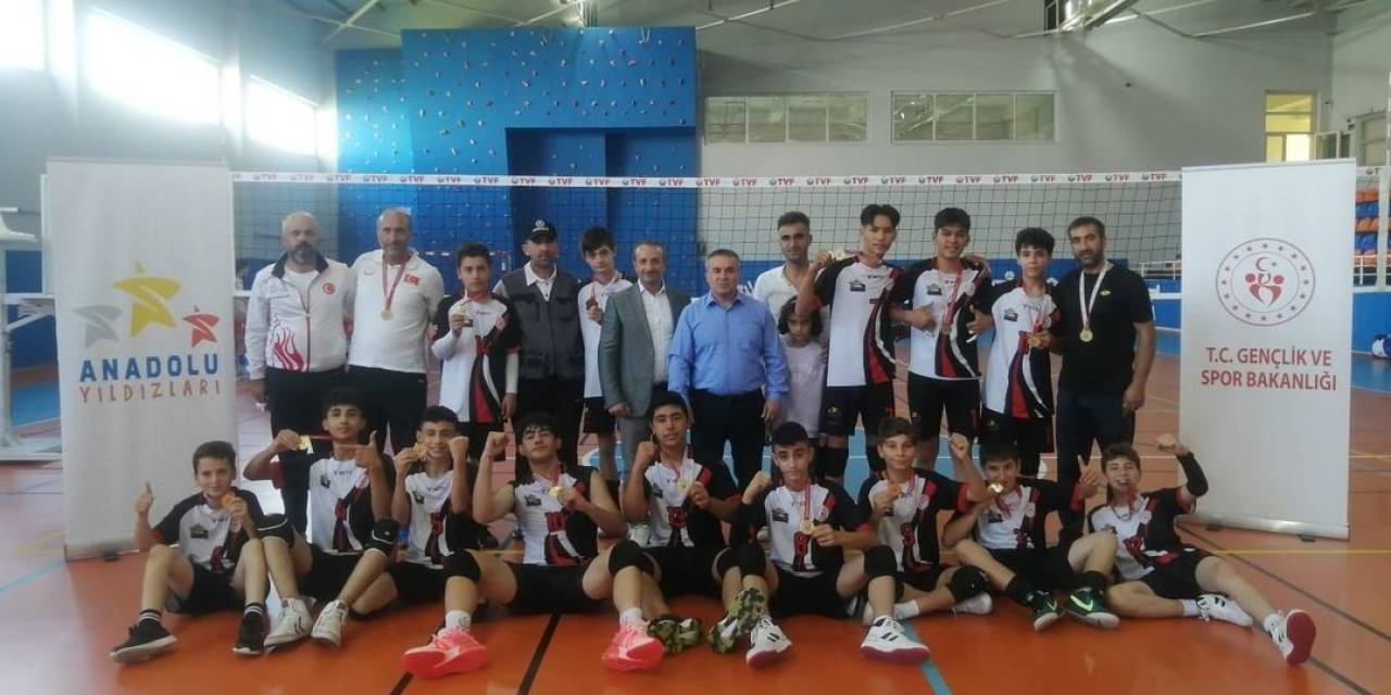 Erzincan Erkek Voleybol Tak M Finalde