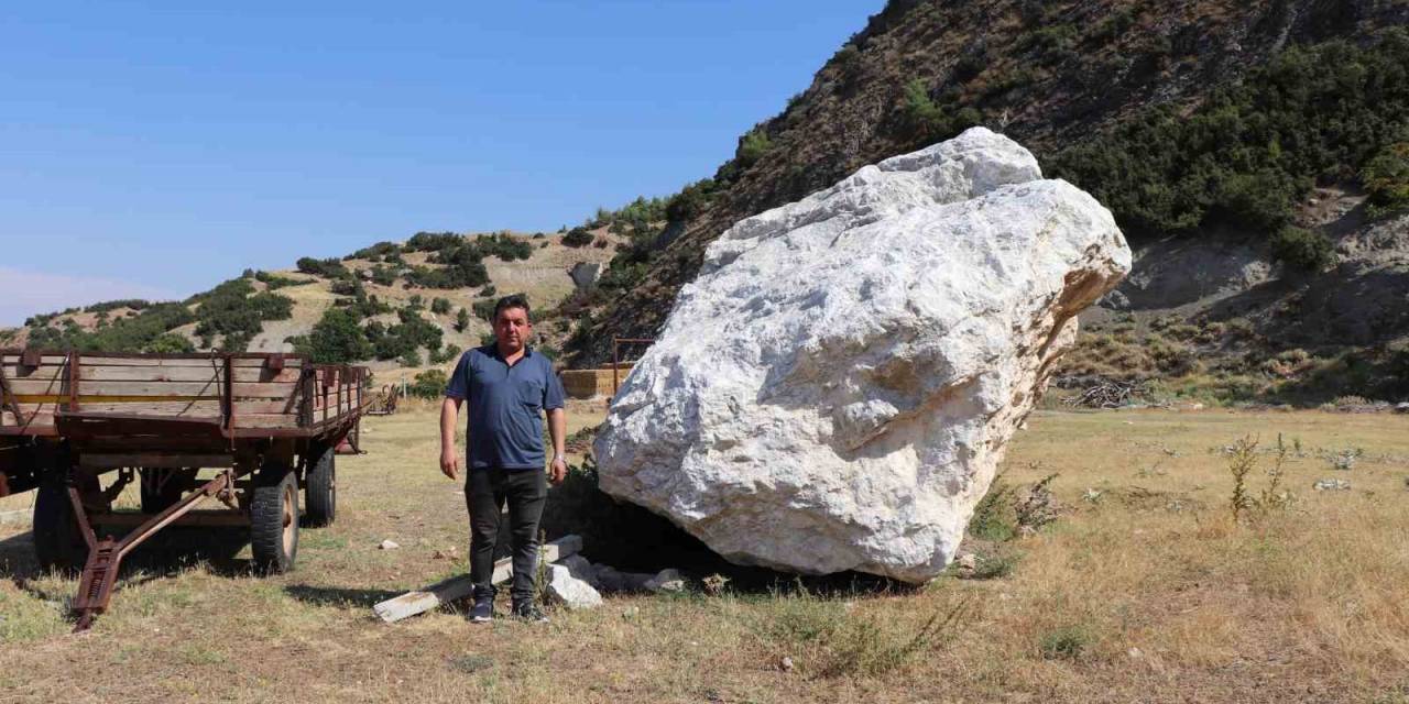 Futbol Sahası Taş Sahasına Döndü