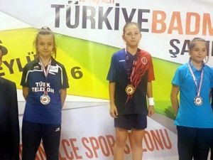 Badminton’da 3 Madalya
