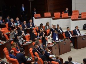 Irak Ve Suriye’le Sınır Ötesi Operasyon Tezkeresinin Süresi Uzatıldı