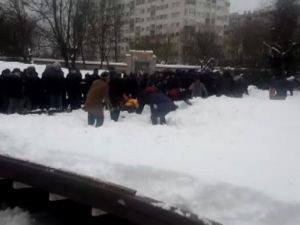 İstanbul’da Cenaze Namazı Sırasında Tente Çöktü