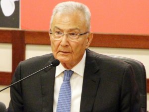 Deniz Baykal Nakledildi