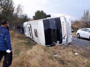 Askeri Personeli Taşıyan Servis Kaza Yaptı: 13 Yaralı