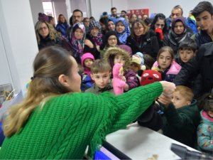 Oyuncaklarını Arkadaşları İçin Verdiler, Biletleri Kaptılar