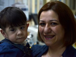 Demir Bebek Hayata Tutundu