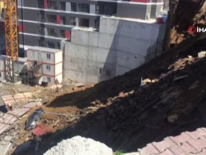 Kağıthane’de 2 Araç Toprak Altında Kaldı