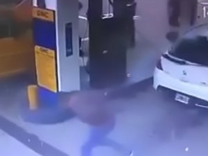 Akaryakıt İstasyonunda Garip Patlama: Kokain Havaya Saçıldı