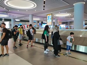 Tatilini Yarıda Kesen Vatandaşlar, Oy Kullanmak İçin İstanbul’a Dönmeye Başladı