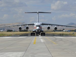 S-400 Hava Savunma Sistemlerinin İkinci Sevkıyatındaki İlk Uçak İndi