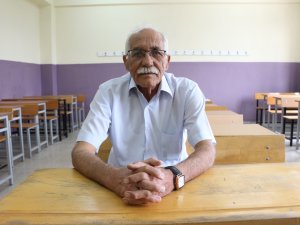 71 Yaşında Üniversiteli Oldu