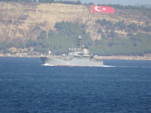 Rus Savaş Gemisi Çanakkale Boğazı’ndan Geçti