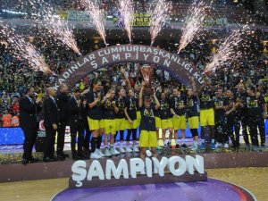 Fenerbahçe Kupayı Müzesine Götürdü