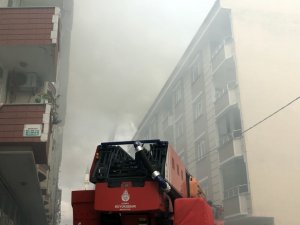 Yangında Dumandan Etkilen Vatandaşlar Hastaneye Kaldırıldı