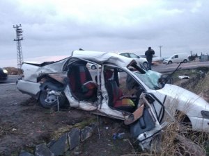 Yolcu Minibüsü İle Otomobil Çarpıştı: 2 Ölü, 12 Yaralı