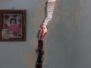 Çocukları Ölümün Eşiğindeki Ailenin Evleri Yıkılmak Üzere