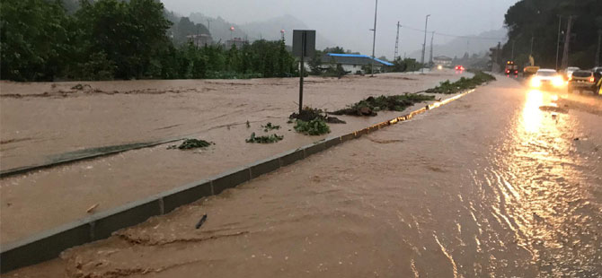 Rize'de 5 Kişi Yaralı Kurtarıldı, Kayıp Vatandaşlar Aranıyor