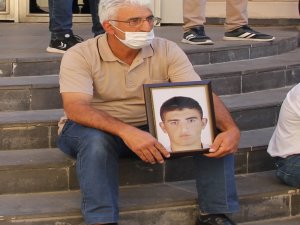 Hdp Önündeki Evlat Nöbetine Bir Aile Daha Katıldı